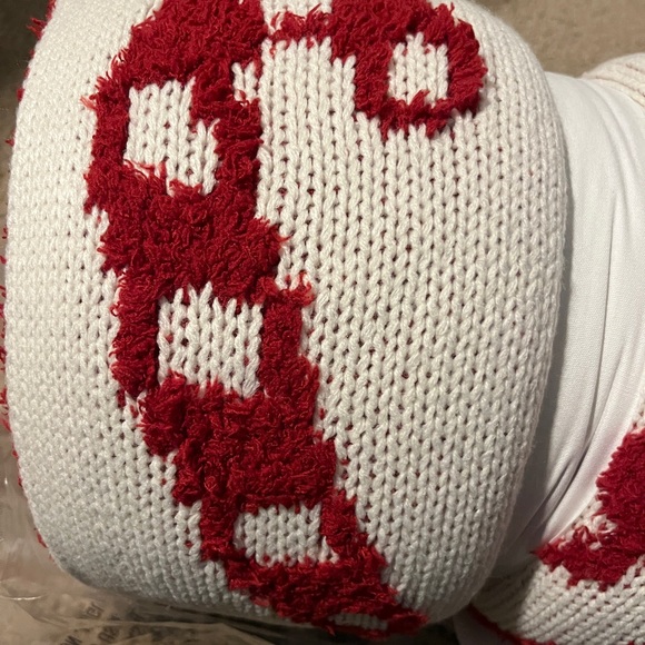 NWT Pottery Barn Festive Candy Cane Red and White Knit Throw 50x60 - Picture 2 of 4